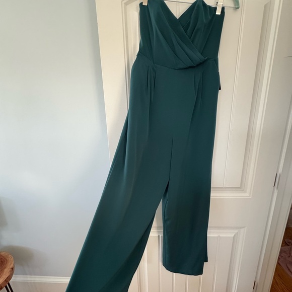 Express Emerald Green Strapless Pointed Sweetheart Jumpsuit - Picture 2 of 3